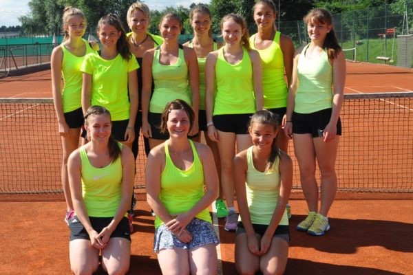 Das Meisterteam der Damen, hinten v.l.: Julia Kammerer, Kathi Wagner, Kati Schwaiger, Theresa Gegenfurtner, Diana Preisinger, Clara Drasch, Helena Nyikos, Roxana Frisch, vorne v.l.: Nicole Berger, Annette Schwiewagner, Carmen Lehner