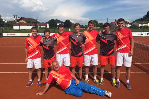 Das Herren-Meisterteam v.l. Jonathan Grimm, David Weber, Johannes Streifeneder, Valentin Meier, David Simon, David Dobler, Adrian Presinger und vorne Betreuer "Backi" (Karl-Heinz Backfisch). Es fehlen Peter Deinzer und Dominik Hutterer.